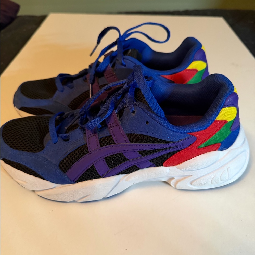 Asics Women’s Running Shoes with Multicolor Accents - Picture 2 of 6